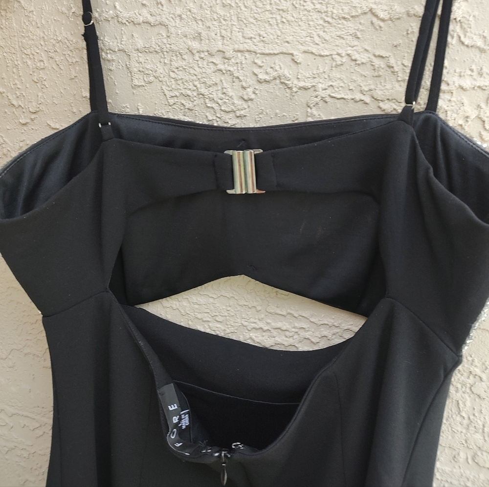 Fore Fitted Mini ,With Cut Out And Rhinestone Studded Embellished Top - Picture 4 of 8